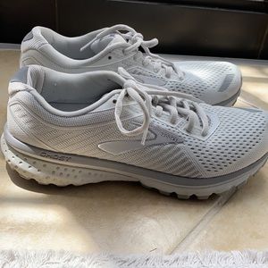 Brooks Ghost 12 running shoes